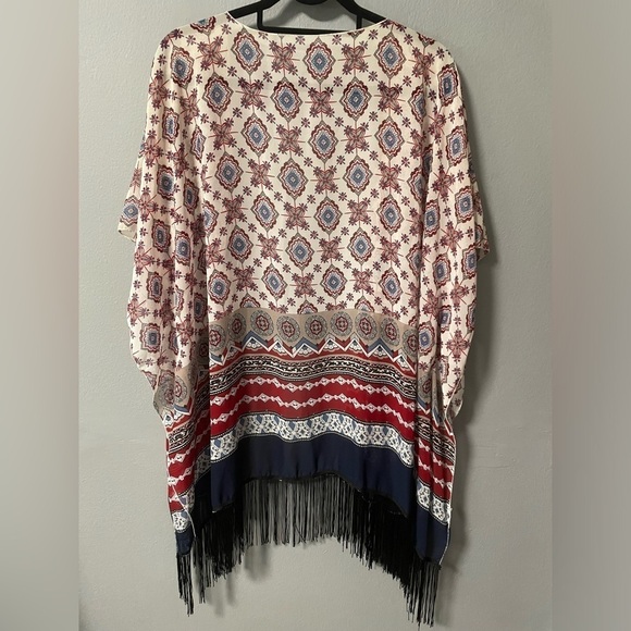 Kimono open style with stitched arm holes and short sleeves. One size - Picture 2 of 7